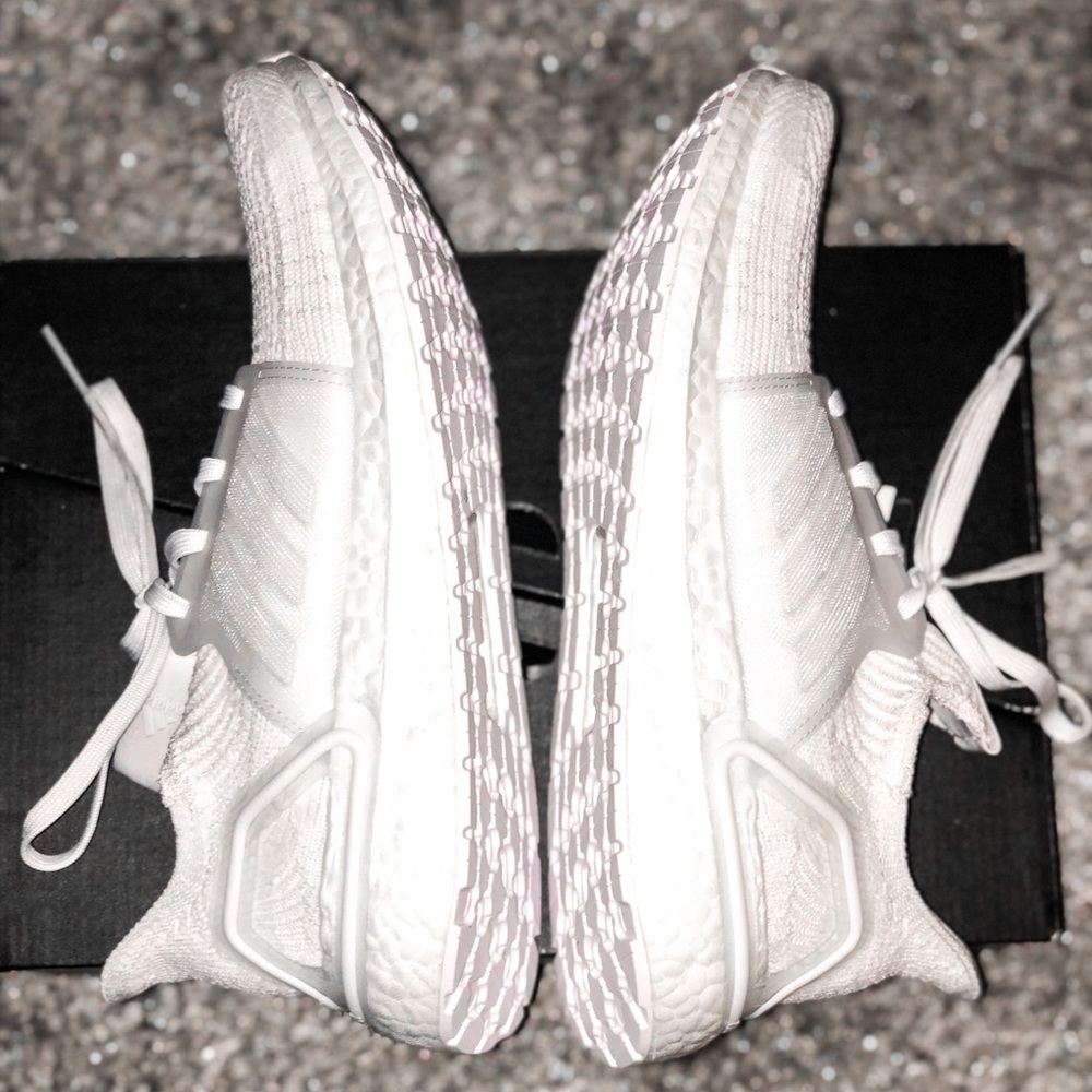 ULTRABOOST 19 - Brand New